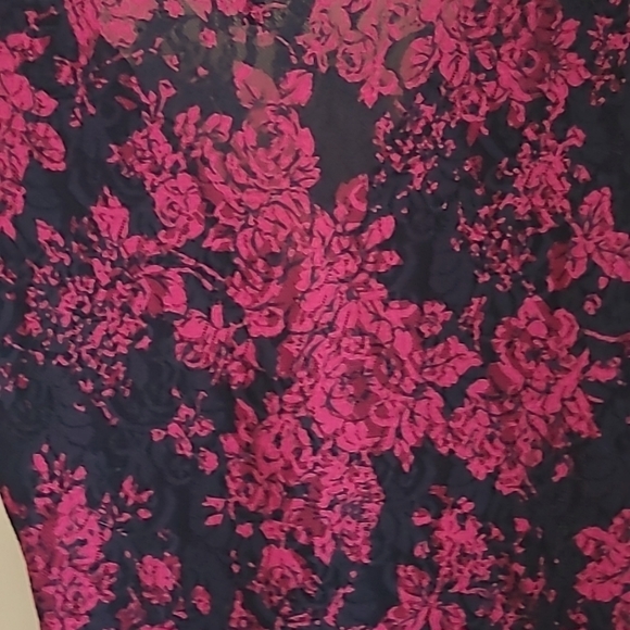 Pretty lace top with cap sleeves - Picture 4 of 9